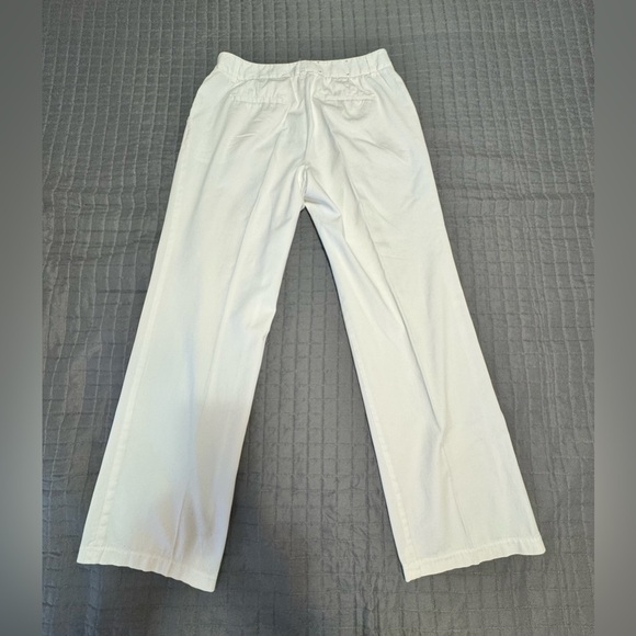 Liz Claiborne - Picture 2 of 10
